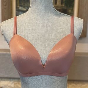 Victoria’s Secret bra dusty pink